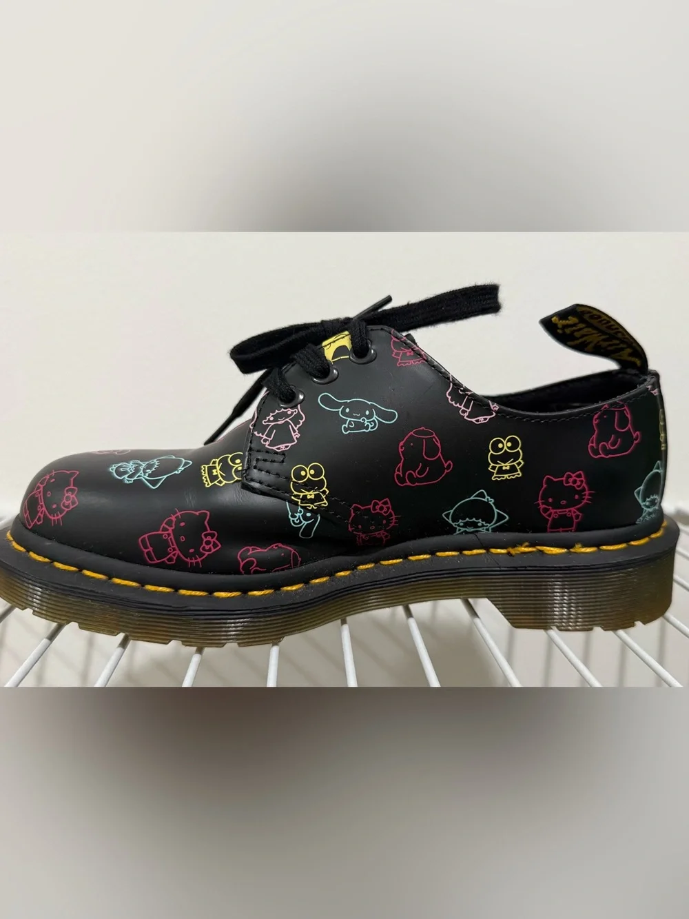 RIGHT ONLY Dr. Martens X Hello Kitty & Friends 1461 Leather SZ 6 Amputee